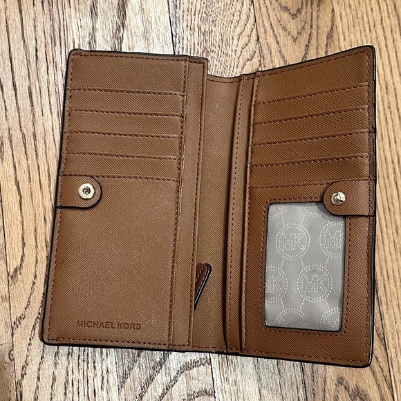 Michael Kors Trifold Wallet - Picture 2 of 13
